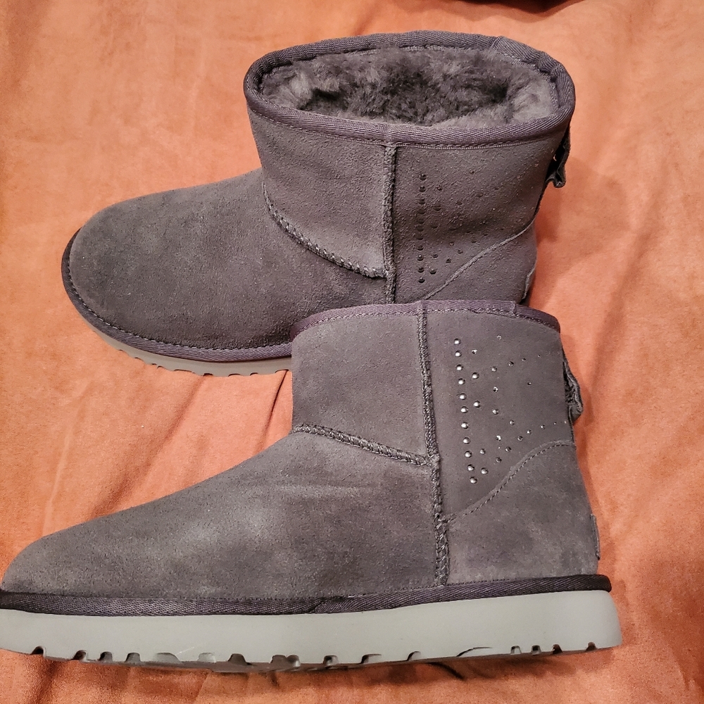 UGG BOOTS SIZE 8 NWOT